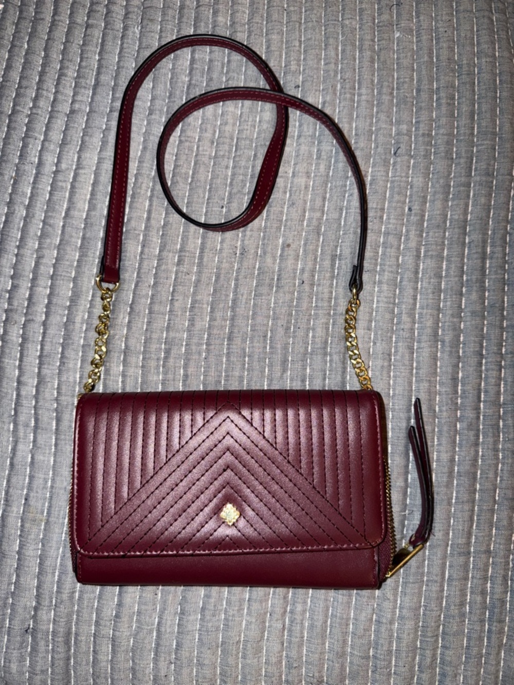 Crown & Ivy Women's Quilted Burgundy Crossbody Wallet 2-in-1 Shoulder Bag